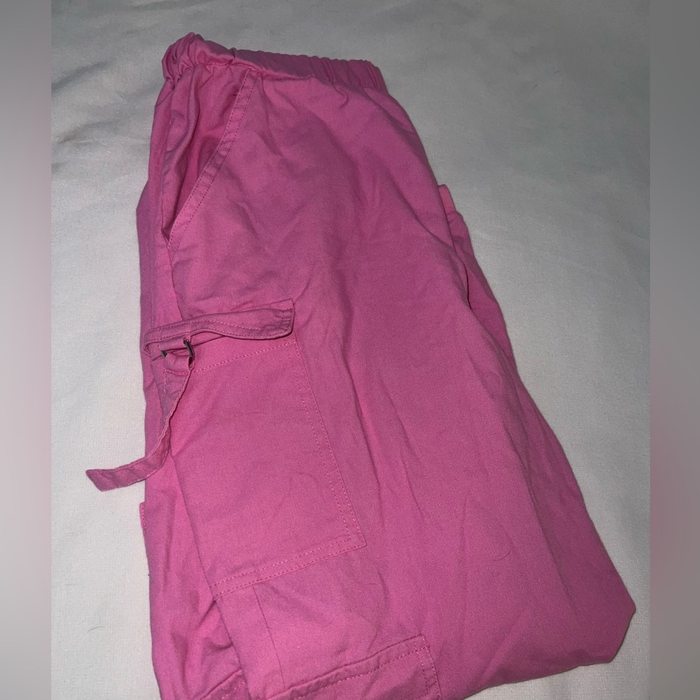 Pink, elastic waist cargo pants